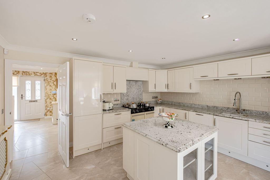 Property photo 2 of 29