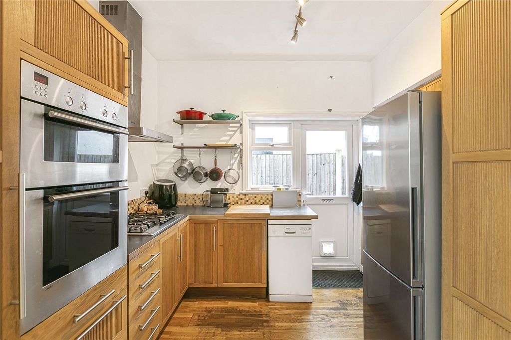 Property photo 3 of 23 Kitchen