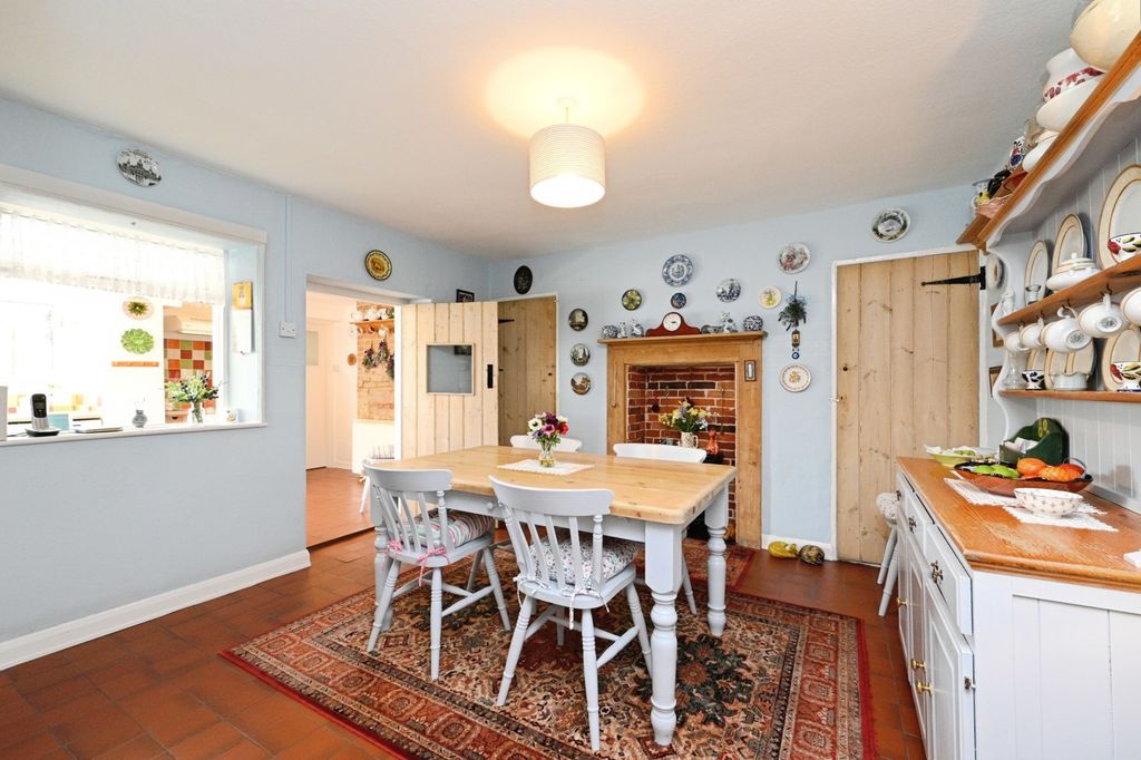 Property photo 3 of 17 Photo