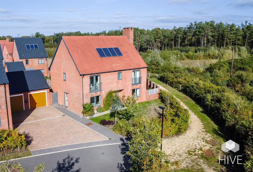 Property photo 1 of 35 Sword Close