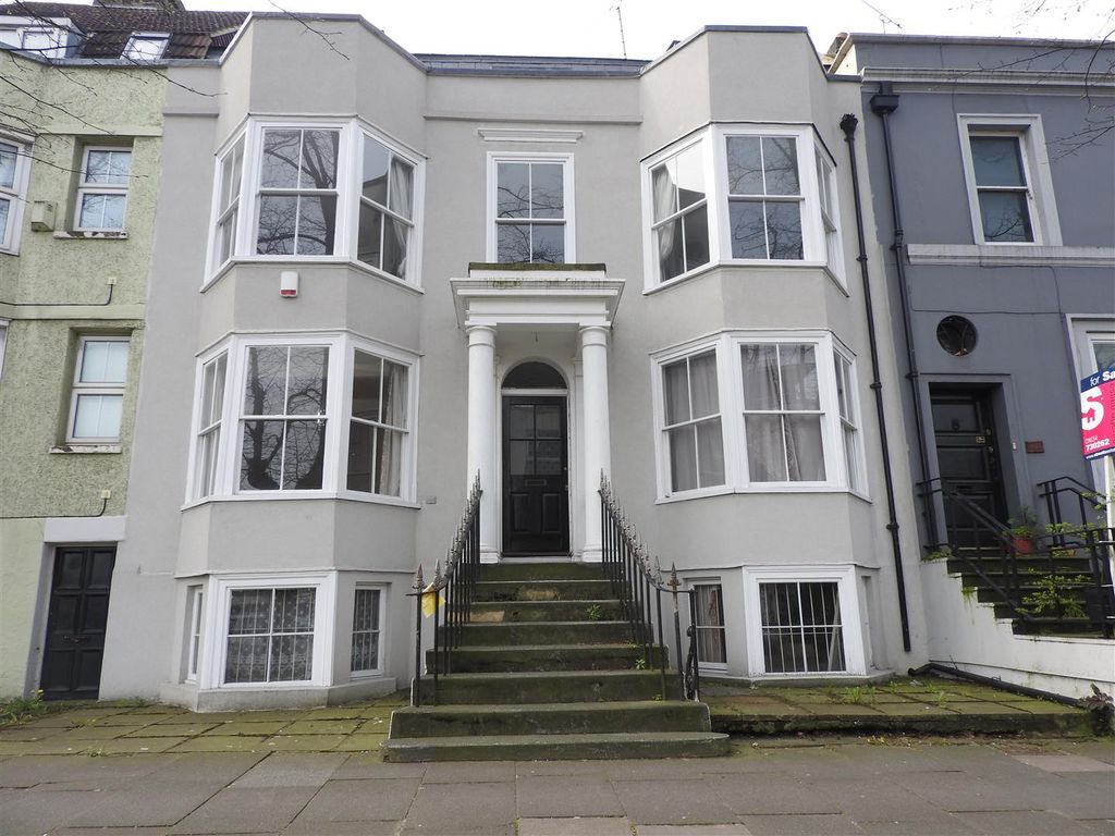 Property photo 1 of 11 External