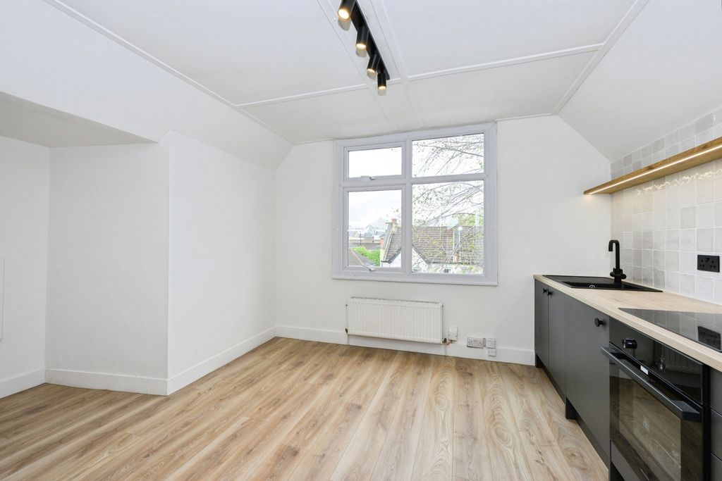 Property photo 2 of 11 Pbox-Img.Jpg