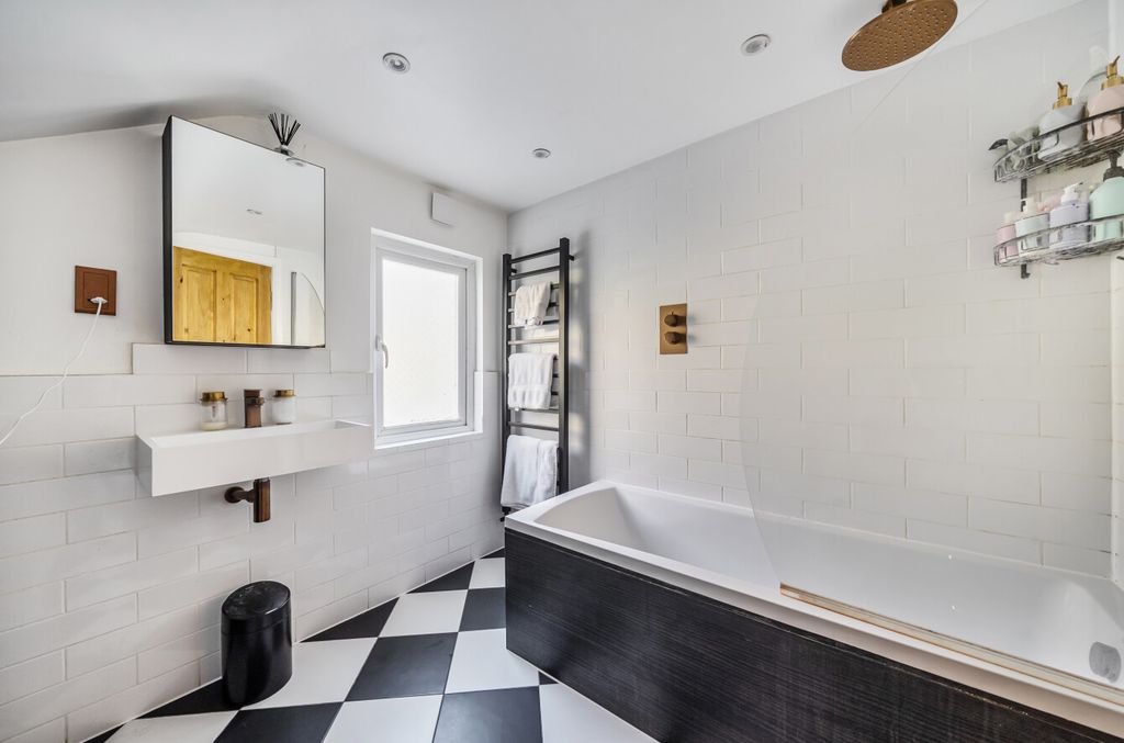 Property photo 3 of 22 1369409-15-691B63...