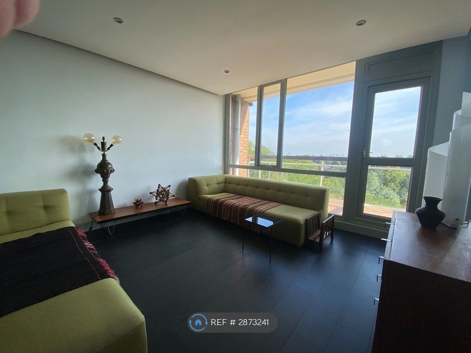 Property photo 3 of 16 Sitting Room