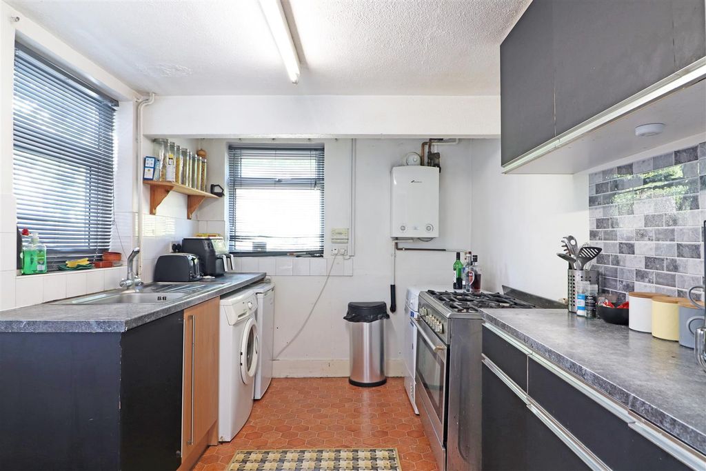 Property photo 3 of 13