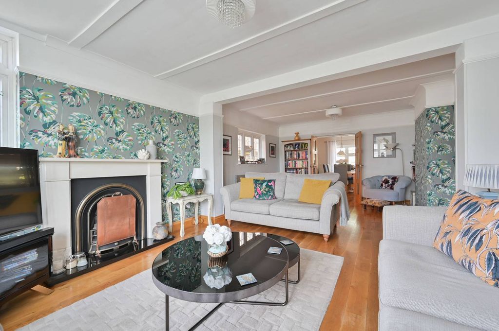 Property photo 2 of 32