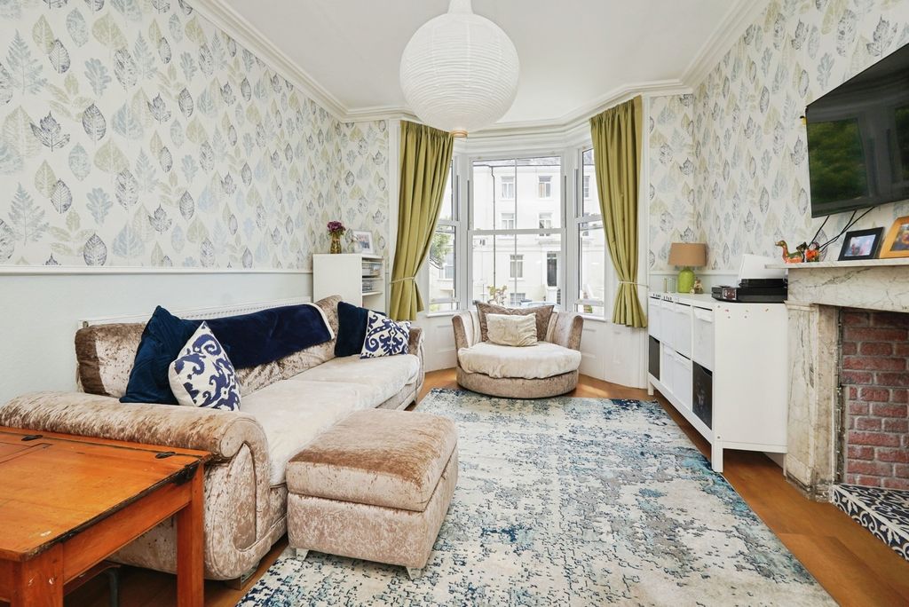 Property photo 3 of 19 Pbox-Img.Jpg