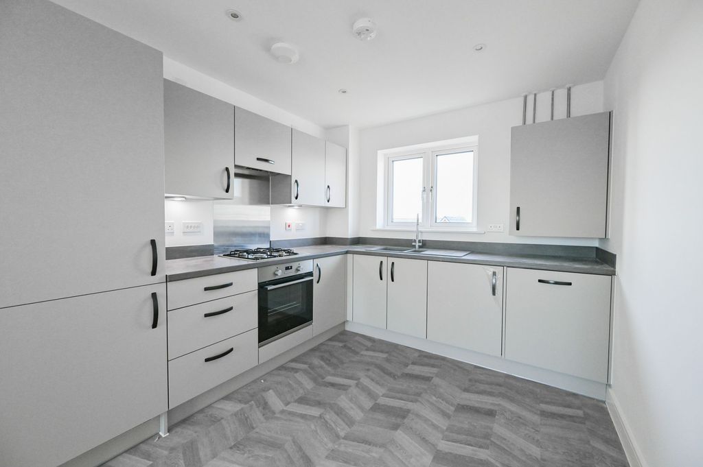 Property photo 2 of 8 Kitchen/ Living Room