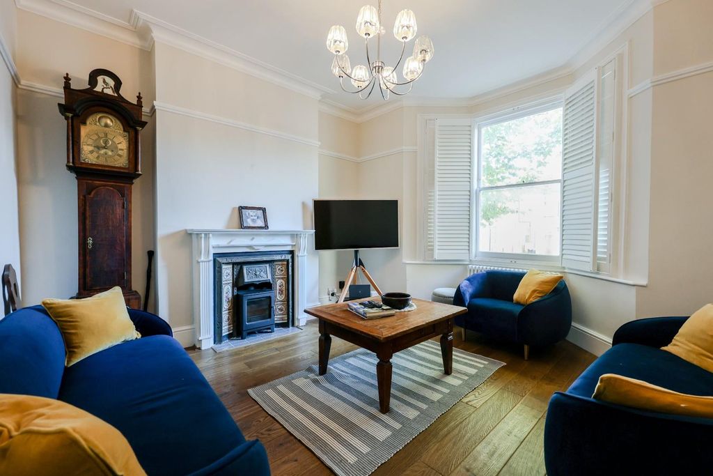 Property photo 2 of 26