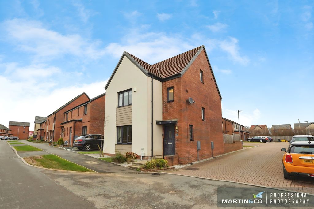 Property photo 3 of 34