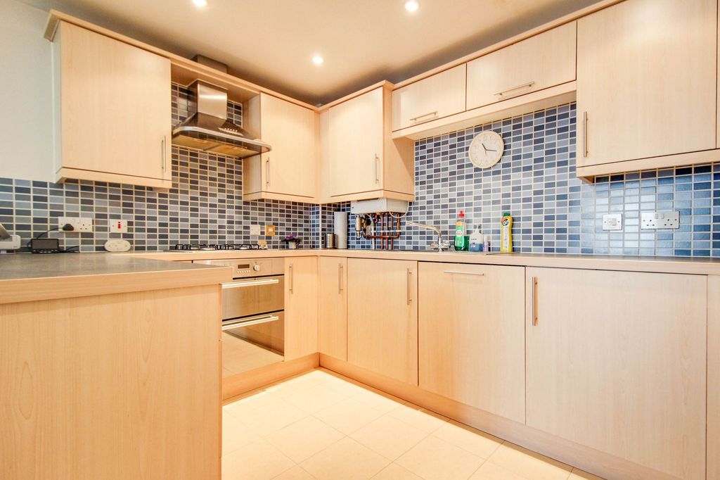 Property photo 2 of 9
