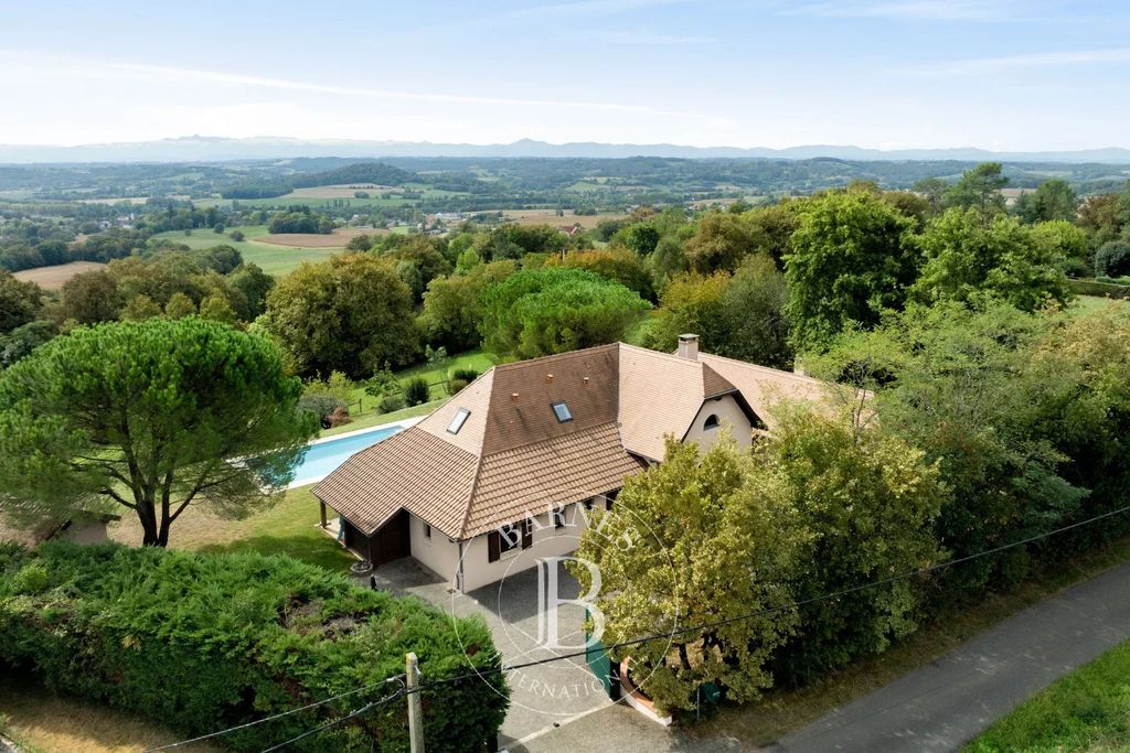 Property photo 1 of 30