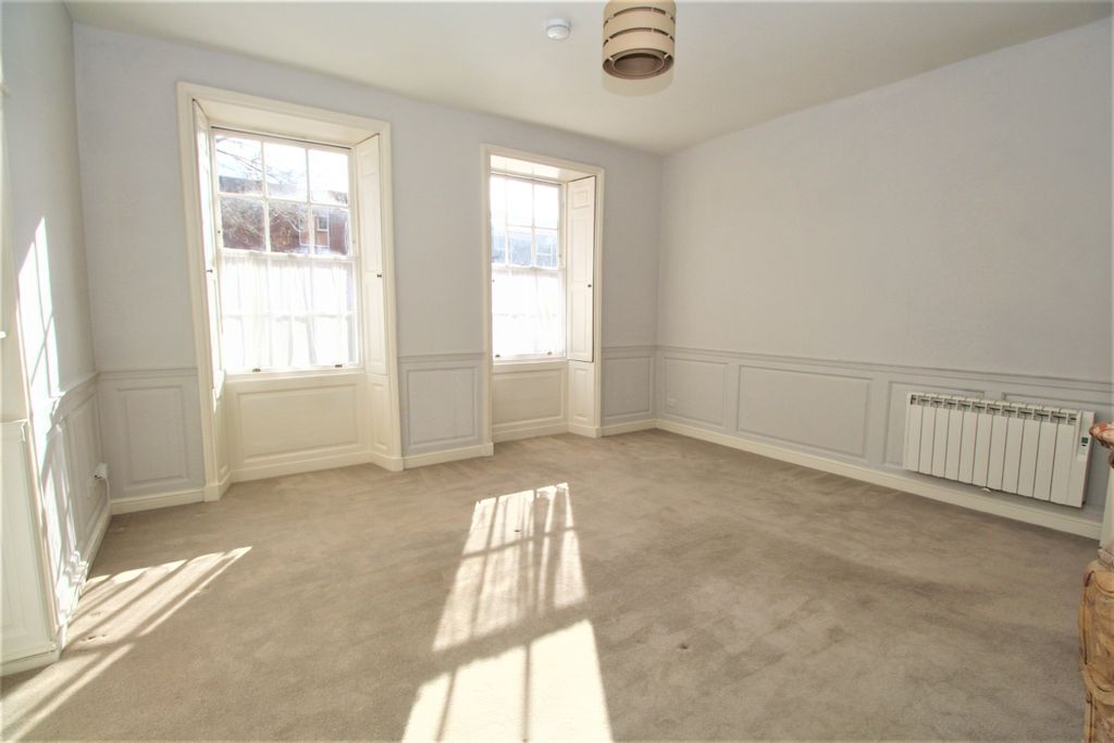 Property photo 3 of 9 Reception/Bedroom