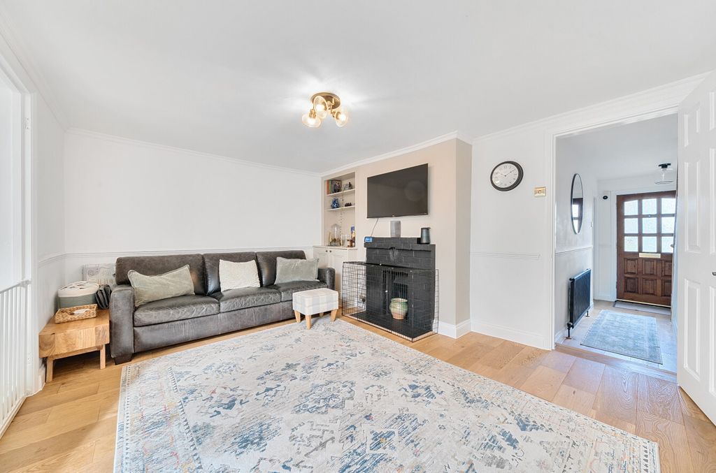 Property photo 2 of 19 1332563-19-6891d9...