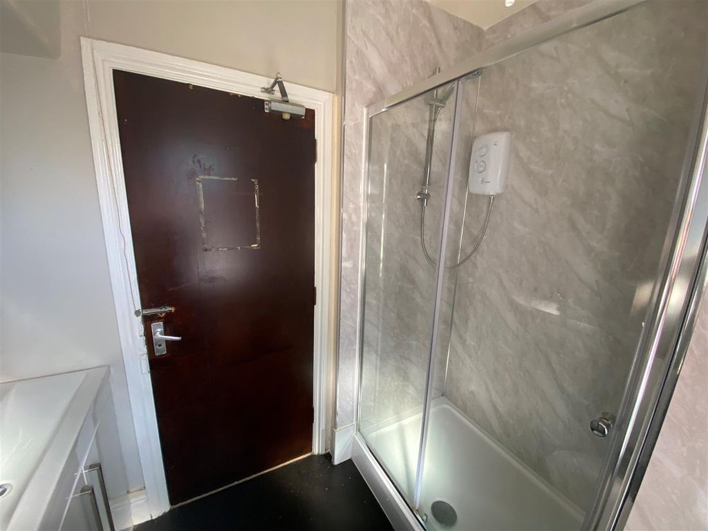 Property photo 3 of 13 Bathroom.Jpg