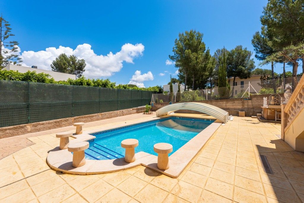 Property photo 2 of 14 Pool (1)