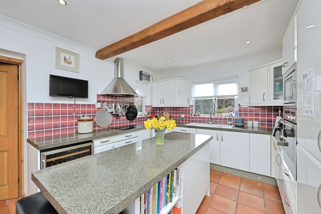 Property photo 2 of 20