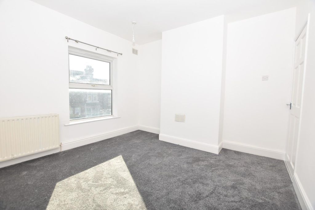 Property photo 1 of 10 Bed 1 (2).Jpg