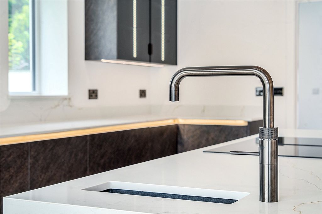 Property photo 2 of 11 Kitchen Details