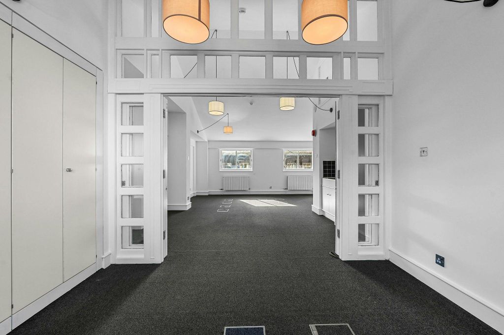 Property photo 3 of 30 Olbc1Coldbathsq5.Jpg