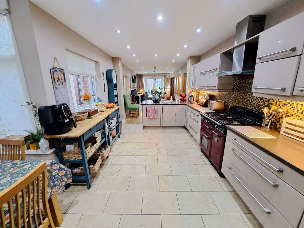 Property photo 3 of 41