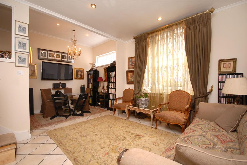 Property photo 2 of 8 50 Queen's Gate Mews Hi-Res Recp.Jpg