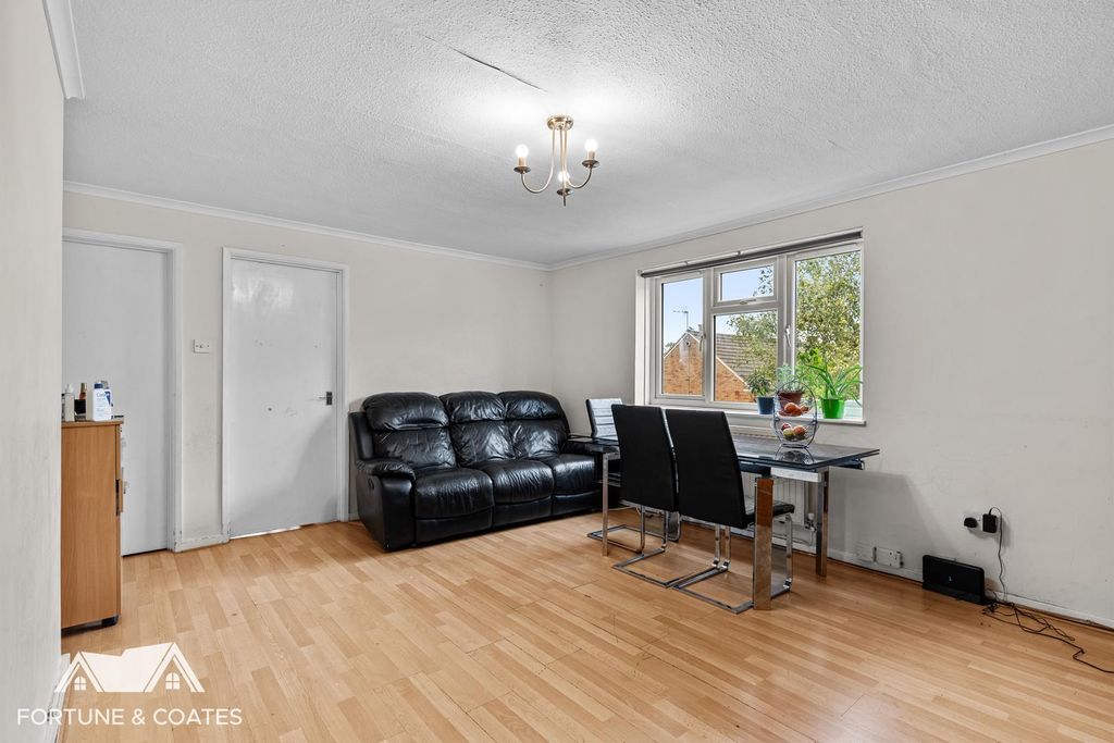 Property photo 3 of 14 Thedashes_11.Jpg