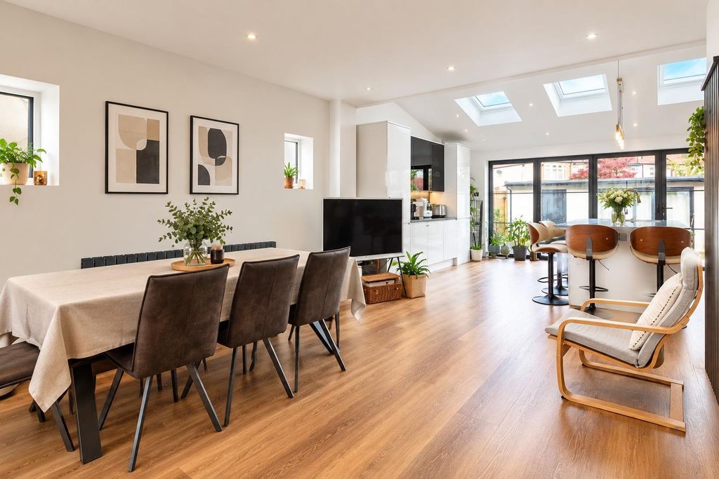 Property photo 1 of 10 Open Plan Kitchen/Dining/Family Room