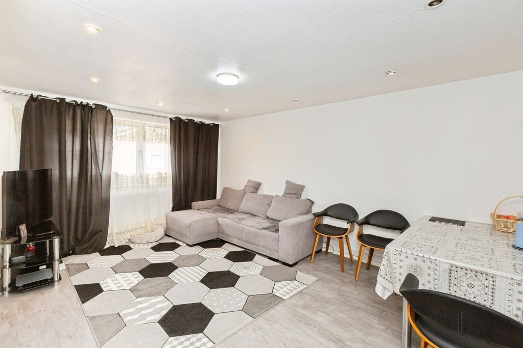 Property photo 2 of 17 Photo