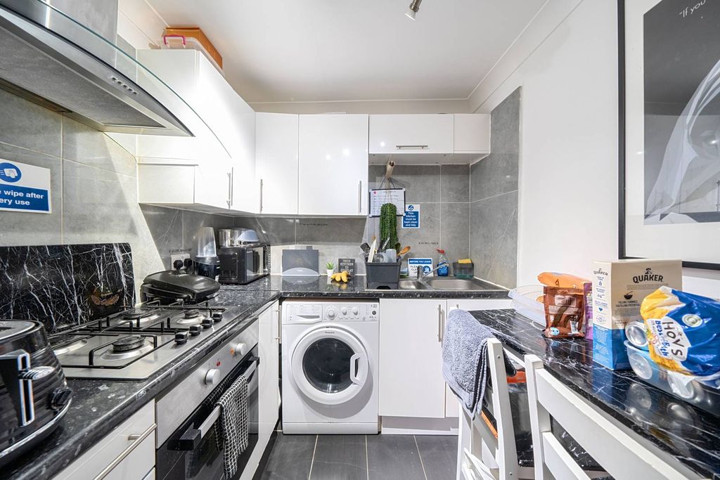 Property photo 3 of 23