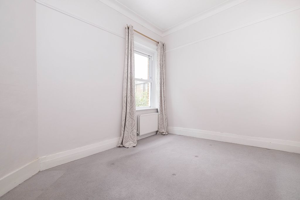 Property photo 3 of 11 Grove-Court-Grove...