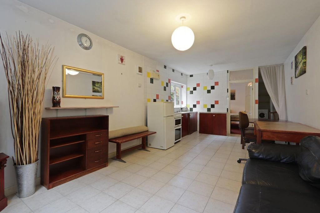 Property photo 3 of 28 Annex Living Space