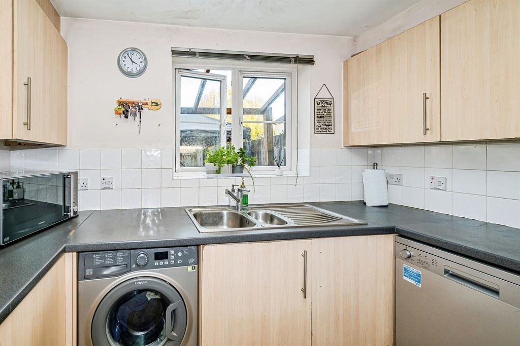 Property photo 2 of 14