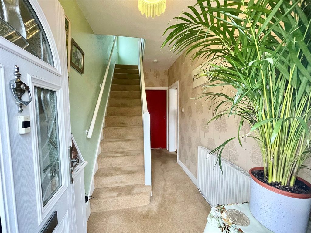 Property photo 2 of 18 Hallway