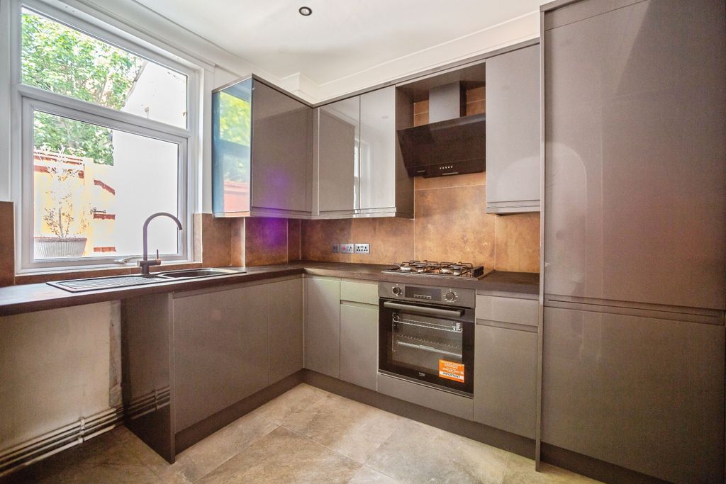 Property photo 3 of 16 Kitchen