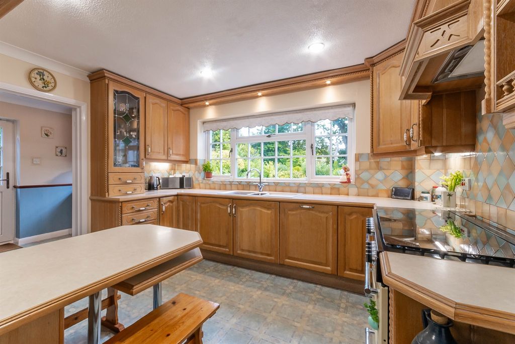Property photo 3 of 17 Kitchen