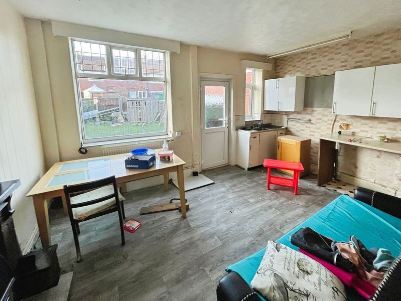 Property photo 3 of 10 Kitchen