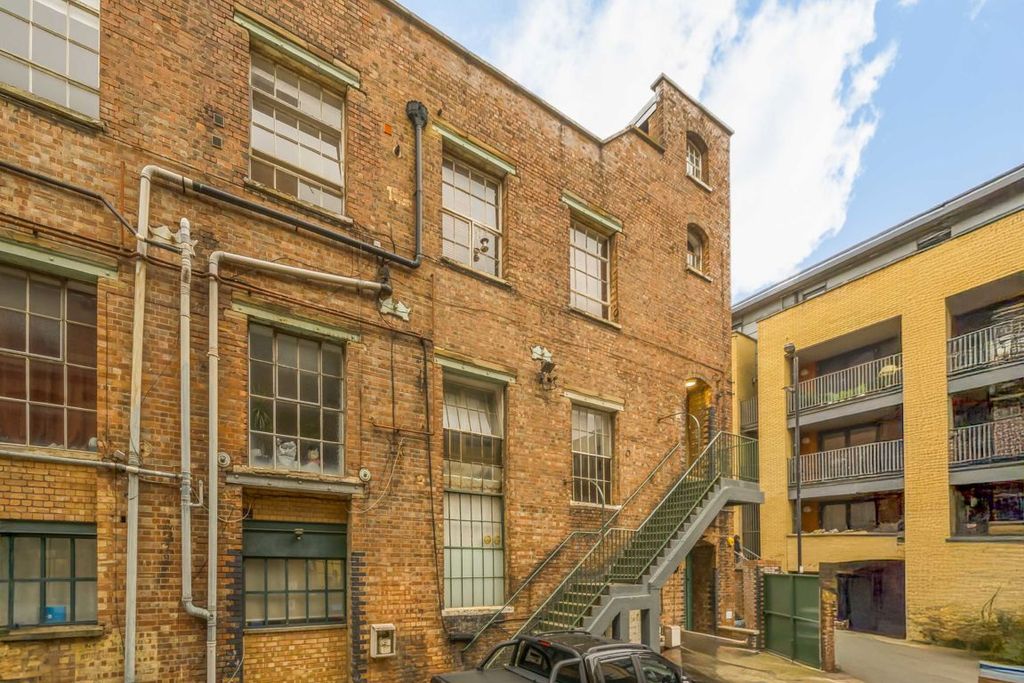 Property photo 2 of 6