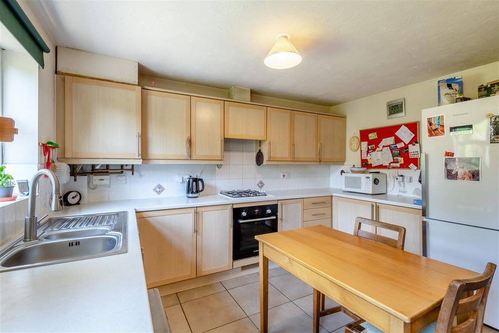 Property photo 2 of 18 8650755-Interior03.Jpg