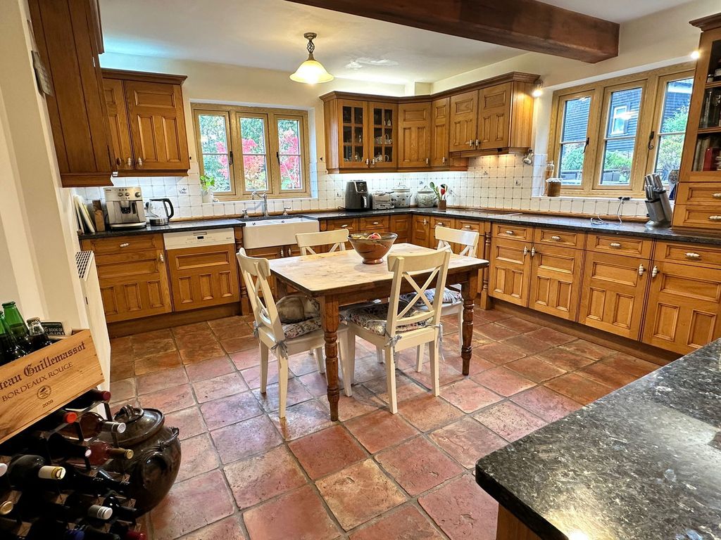 Property photo 2 of 21