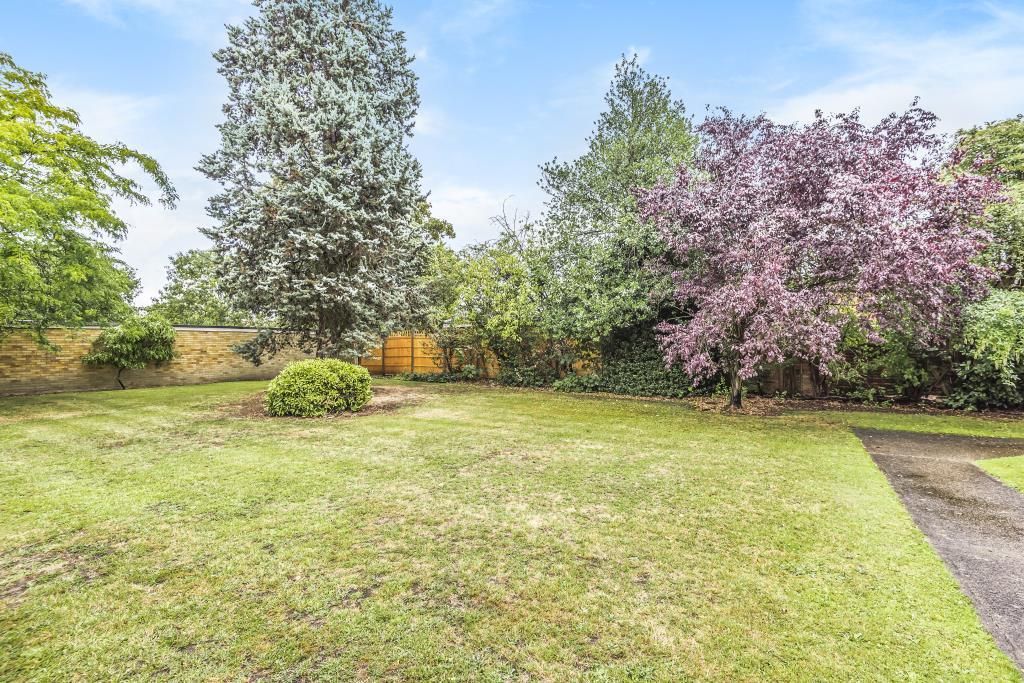 Property photo 3 of 8 Communal Gardens