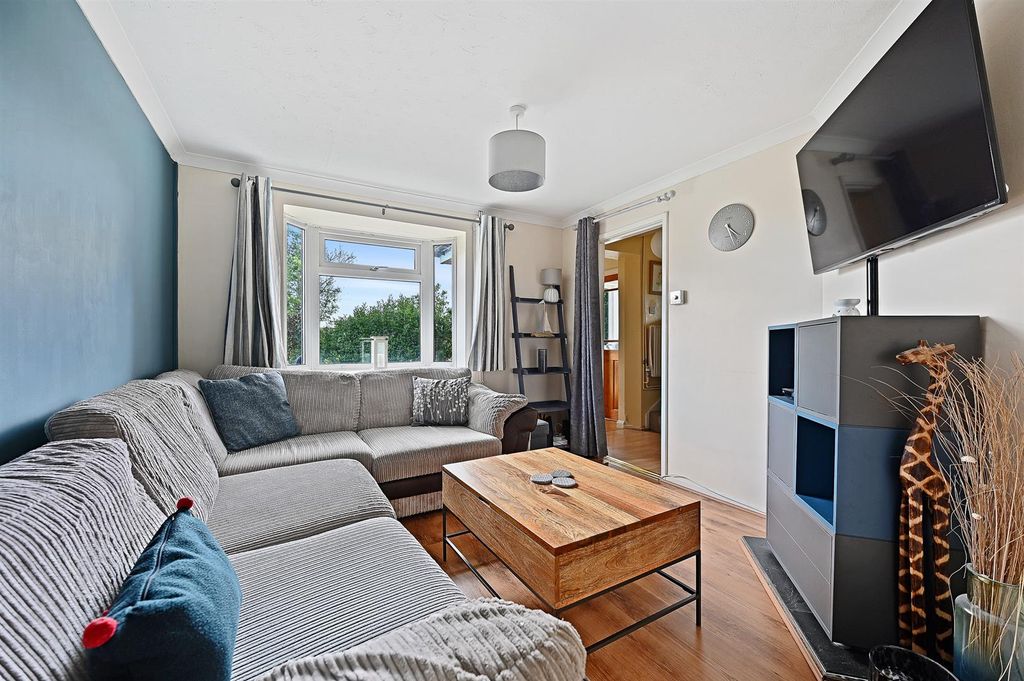 Property photo 3 of 8 Lounge.Jpg