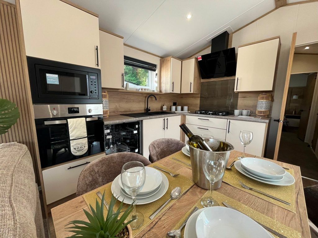 Property photo 3 of 9 Willerby Woodbridge 2027 Car0065670 145655139.Jpeg