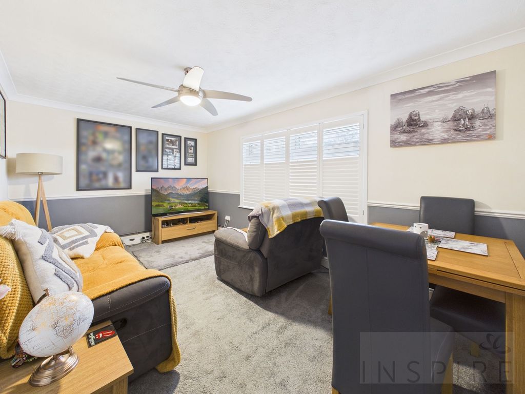 Property photo 2 of 27