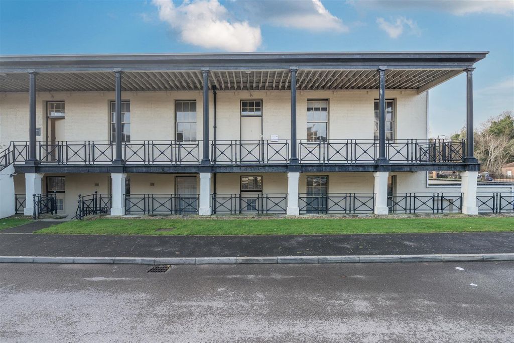 Property photo 1 of 18 Exterior