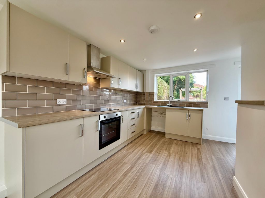 Property photo 2 of 14 Kitchen
