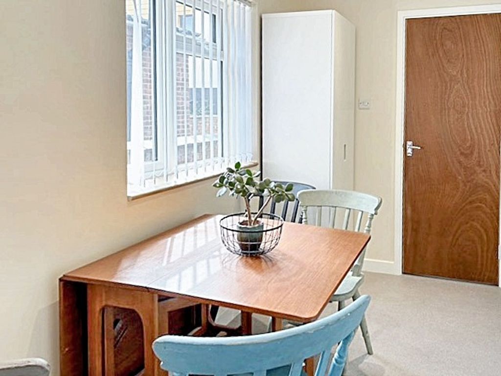 Property photo 2 of 31