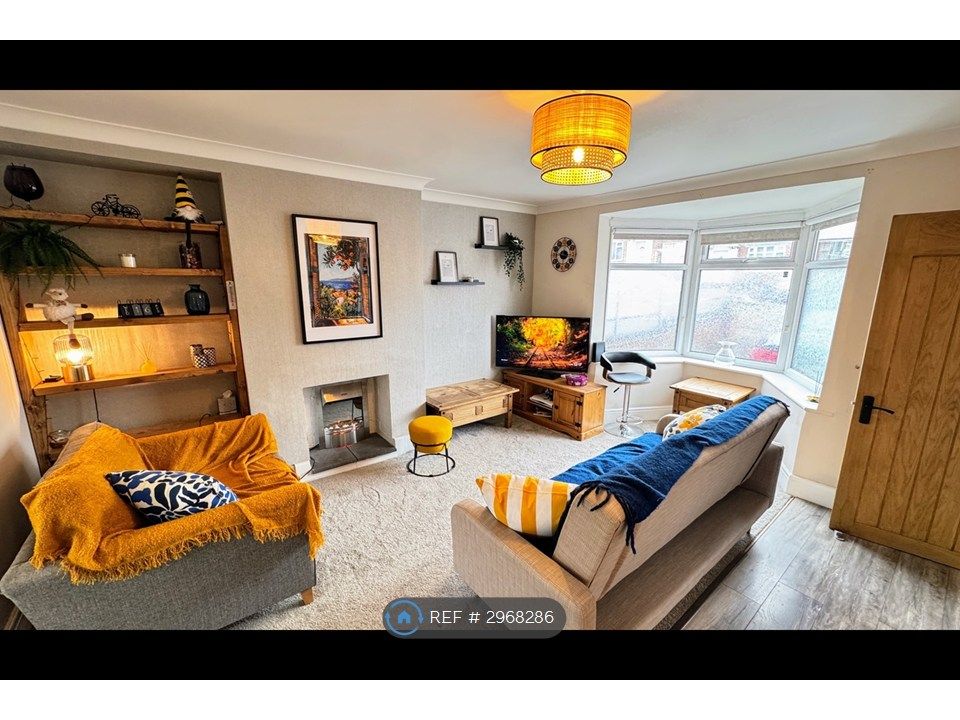 Property photo 1 of 8 Living Room (1)