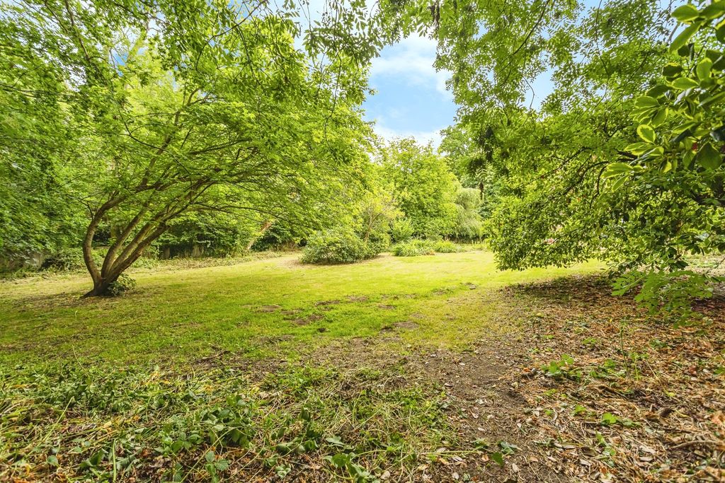 Property photo 2 of 21