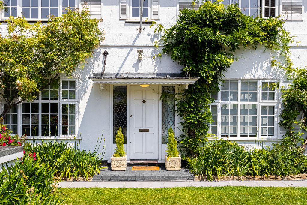 Property photo 2 of 42